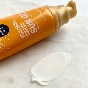Deoproce Легкий освежающий солнцезащитный гель с коллагеном SPF 50 + PA+++ Hyaluronic Cooling Sun Gel, 50 мл